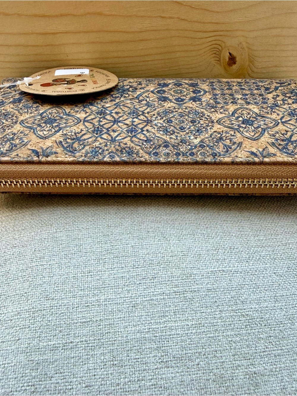 *NEW* Portugal Cork Zip Wallet in Natural Brown with Navy Motif - Picture 4 of 15